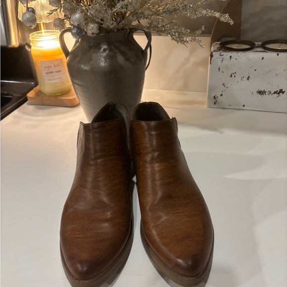 Seven7 Tan Leather Ankle Booties - Picture 6 of 9